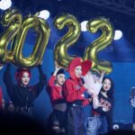 Yell Instagram - _ 11/20 - 1/2 SWF ON THE STAGE 우선 그동안 콘서트에 찾아와주신 모든 관객들께 깊이 감사 인사를 드리고 싶습니다! 여러분들이 찾아주시고, 응원해주신 덕분에 전국을 돌며 그것도 엄청 큰 무대에서 춤출 수 있었어요. 스우파 방송부터 콘서트까지 모든 과정이 저에게 의미가 정말 남다른데, 탈락 후 링 위를 떠나기 직전에 방송에 안나가더라도 하고 싶은 말이 있다고 마이크를 잡았던 그때 얘기를 꺼내보려고 합니다! . 원래 비걸로서만이 아닌 댄서로서 다양한 춤을 잘 추고 싶다는 욕심이 있었고, 2020년에 YGX 소속이 되어 코레오씬에서도 조금씩 활동하며 제 춤을 많은 댄서들과 대중들에게 알리기 위해 열심히 달렸습니다. '비걸치고 잘 하네' 가 아닌 '정말 춤 자체를 잘 춘다'는 평을 받고 싶었고 다방면으로 열심히 노력하던 중, 스우파 덕분에 제 목표들이 한 번에 이뤄졌어요. 그것도 엄청나신 댄서분들과 수많은 대중분들께 좋은 반응을 얻게 되다니.. 그리고 제가 우러러 보던 분들과 함께 같은 자리에서 경연할 수 있어서, 쉽게 보기 힘든 무대들을 직관할 수 있어 영광이었습니다! . 제가 국가대표가 되고 대회를 위해 집중해야하는 상황이 되면서 이전처럼 춤을 즐기기 어렵고, 함께 해온 댄서들을 뵐 기회가 적어졌다는 생각이 들어 그동안 함께 해서 감사했다는 인사와 저를 기억해주시길 바라는 마음(?)을 전해드리고 싶어 그동안 경쟁해온 7팀에게 아주 작은 선물을 드렸는데 모든 분들께서 너무 좋아해주셔서 제가 더 감사했어요ㅠㅠ❤️ 항상 응원합니당 . 콘서트 동안 너무 수고 많으셨던 @dulock87 @dj_marcia , 스개파 개그우먼분들, 모든 스탭분들과 @fluent_official_ , 신의 손 순수 헤메 쌤들과 스타일리스트 쌤들 그리고 YGX 모두 감사드려요💖 . 스우파는 끝이 났지만 저희의 춤은 영원히 끝나지 않을거에요. 더 열심히 하겠습니다! 누군가를 받쳐주는 사람이 아닌 그 자체로 빛난다는 걸 증명한 댄서분들께 많은 응원 부탁드려요🥰