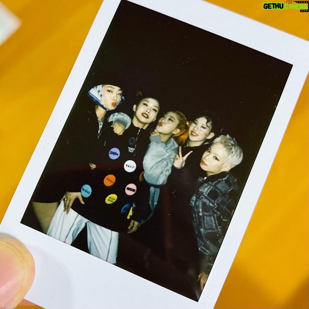 Yell Instagram - _ 역시 우리 리더가 최고야 조금 요상한 YGX 단체사진 . . @aiki_kr ❤️