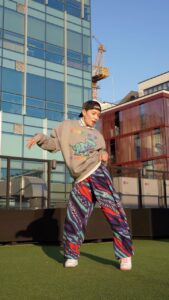 Yell Instagram - Starting 2023 with #Ditto I danced two choreography in this song 새해 첫 연습 전 워밍업으로 디토 챌린지 안무가 둘 다 좋아서 합쳐버리기 #Choreography Original + @liakimhappy x @color.kr #Newjeans #디토