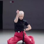 Yell Instagram - _ Here is your Pretty Savage of 2022🖤💖 사실 플로어랑 안무를 원테이크로 이어서 춘 건 이번이 처음이었는데 생각보다 힘들더군요. 그래도 최선을 다해 해내봤습니다 하핫 그리고 강렬한 @yeojin1009 @issa_jihyo 언니들의 파트 위에 새로 짜느라 애를 먹었던..😇❤️ #PrettySavage @blackpinkofficial #BlackPink #Choreography @yell_yeri_kim @1milliondance
