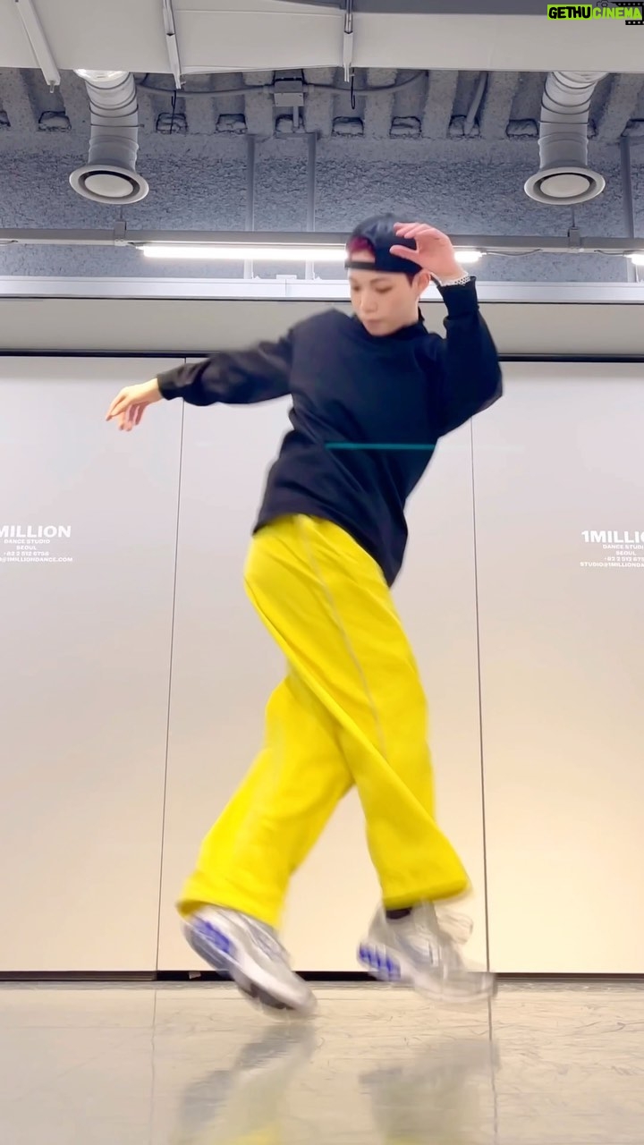 Yell Instagram - . Wish you had a great day #MerryChristmas 🎄 내가 크리스마스를 보내는 방법 #ChristmasHiphop 1MILLION Dance Studio
