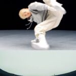 Yell Instagram - Korean breaker @yell_yeri_kim knows that her breaking moves tell a story, and so does her style. “Style is the first way to show myself to strangers,” she says. 비걸 예리는 그녀의 브레이킹 움직임 뿐만 아니라 그녀의 스타일 또한 그녀의 스토리를 전달한다고 믿습니다. “스타일은 다른 사람들에게 제 자신을 보여주는 첫인상 같아요”