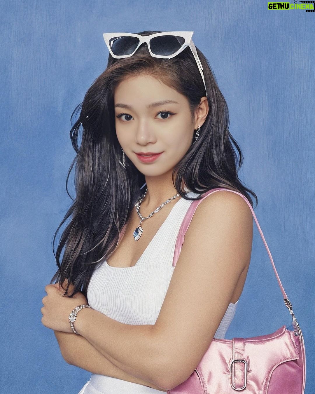 Yell Instagram - #Trend in Korea 적응 안되는 긴 머리 옐,, 행복한 추석 연휴에 웃음 보태드립니다,, 허허 #AIyearbook
