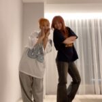 Yeojin Instagram - @akmuofficial Love Lee Choreography by Me @yeojin1009 악뮤 이번 신곡 많이 사랑해 주세요!! 해외에서도 나의 작업은 멈추지 안능다!😗🔅 트래블메이트 한비와 🥰 #akmu #lovelee #악동뮤지션 #러브리