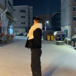 Yeojin Instagram – 눈온다🤩🤟❄️!!
안전운전 하셔야합니다 모듀 🫡
근데 … 이거 이렇게 하는거 맞아? 👀??
#reels #yeojin #눈 #릴스