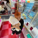 Yeojin Instagram - 🥸 우당탕탕 오사카일기 (feat. 한비가 분양해준 두친구) #osaka #japan #yeojin #오사카 #일본 #여진 #인형뽑기달인 #우당탕탕