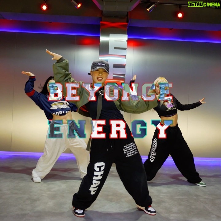Yeojin Instagram - π₯ @beyonce - Energy @yeojin1009 Choreography @uplydance_ π @bangall_danceacademy π μλ μλμ§λ κ·Έλ λμ΄μ¬λ¦¬κ² ν΄μ£Όλ μμΈμΈλμ μλμ§π₯²π₯π€ #yeojin #yeojinchoreography #urbanplay #banggall #classvideo #like #beyonce #energy