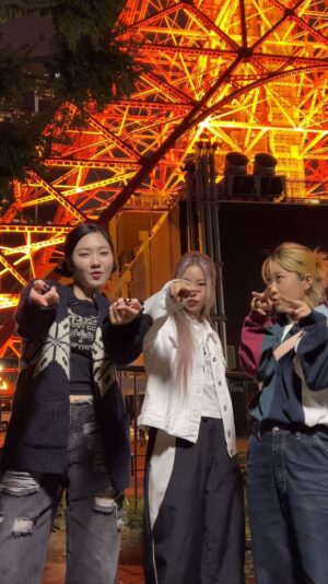 Yeojin Instagram - 도쿄타워가 참 좋더라구~🎹
@whee_inthemood 
@yoonyoungkwak_ -💛

#tokyo #tokyotower