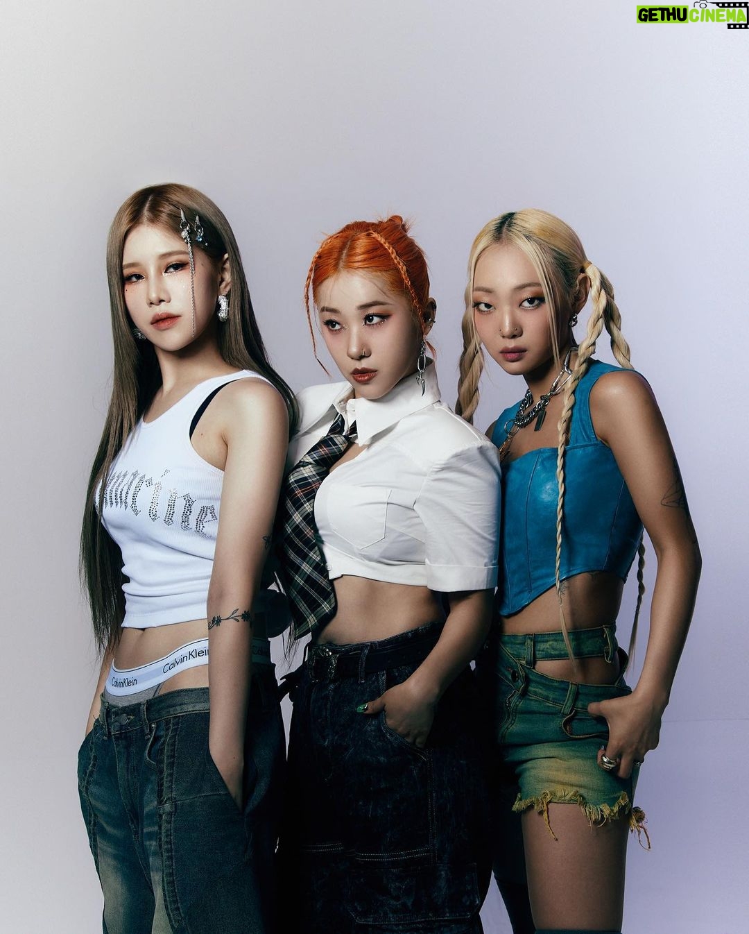 Yeojin Instagram - ๐โจ New profile ์ ํฌ ์
์กฐํฉ์ ์ด๋์ฌ ๐โค๏ธโ๐ฅ @isakkk_woo @yeojin1009 @jyojyoxo ๐ @styledbycherinara @naras._ @cheristyle_ ๐โโ๏ธ @hair_sora918 ๐ @makeuphyohyo @e.nung.e ๐ธ @backintheriver Thanks to @ygx_official #new #profile #isak #yeojin #jyojyo #ygx
