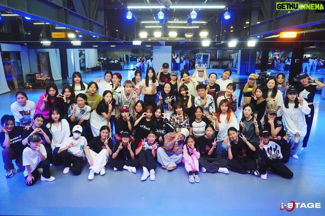 Yeojin Instagram - π Thank you china π¨π³ Shenzhen -> wuhan -> Shenyang It was nice to receive a lot of welcome from China, which I visited after a long time. See you next time! #yeojin #dancer #china #workshop