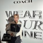 Yeojin Instagram - COACH #WearYourShine 행사 초대해 주셔서 감사해요🥹 조금 어색하지만 이쁘게 꾸미고 나들이! 진짜 오랜만에 만났던 친구들 그리고 멋진 공연들도 보고 재밌었던 하루:) 💎💖 👗 @styledbycherinara @naras._ @cheristyle_ 💆‍♀️ @hair_sora918 💄 @e.nung.e @coach #CoachNY #CoachKorea #WearYourShine #CourageToBeReal #yeojin #dancer