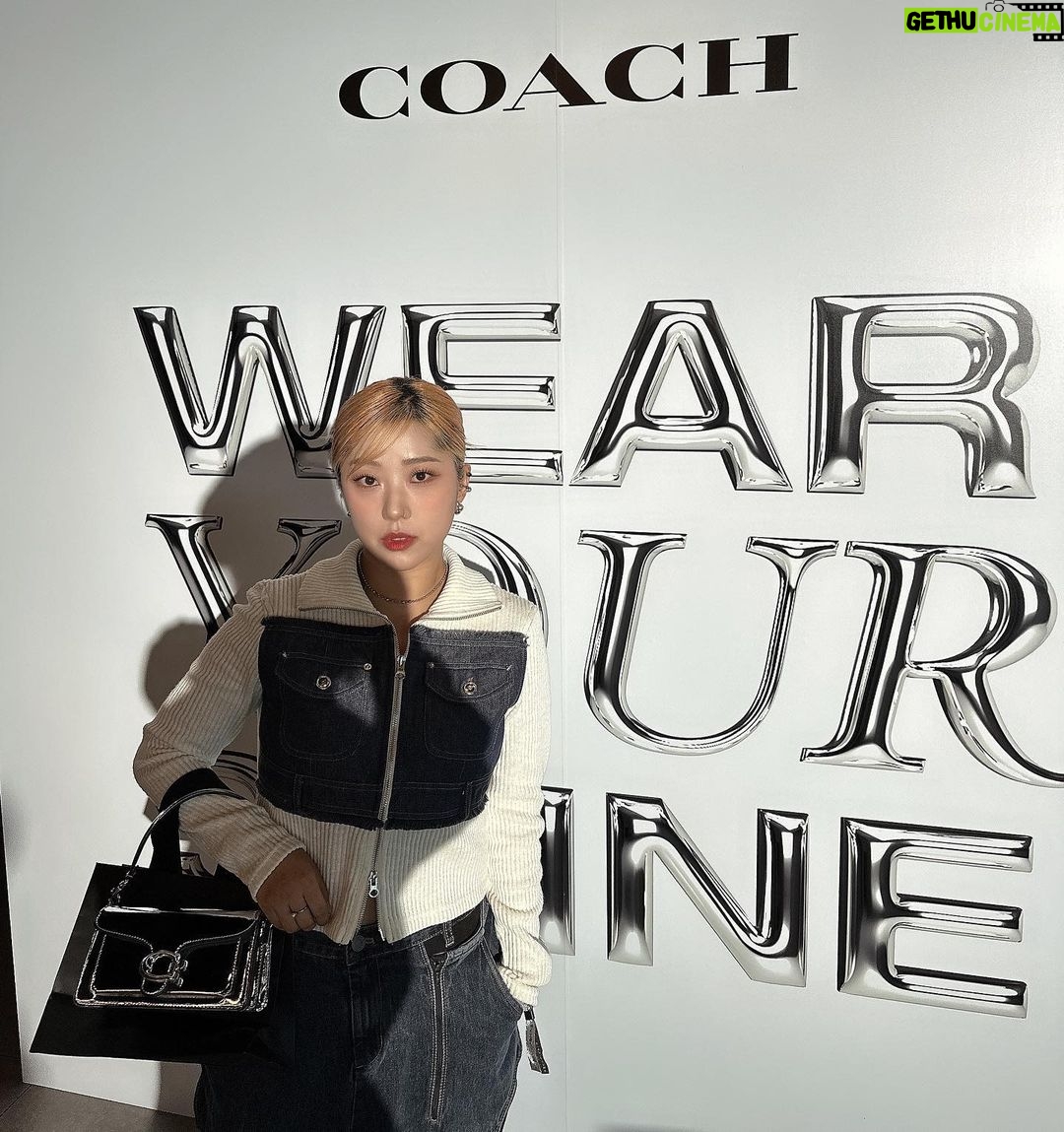 Yeojin Instagram - COACH #WearYourShine 행사 초대해 주셔서 감사해요🥹 조금 어색하지만 이쁘게 꾸미고 나들이! 진짜 오랜만에 만났던 친구들 그리고 멋진 공연들도 보고 재밌었던 하루:) 💎💖 👗 @styledbycherinara @naras._ @cheristyle_ 💆♀️ @hair_sora918 💄 @e.nung.e @coach #CoachNY #CoachKorea #WearYourShine #CourageToBeReal #yeojin #dancer
