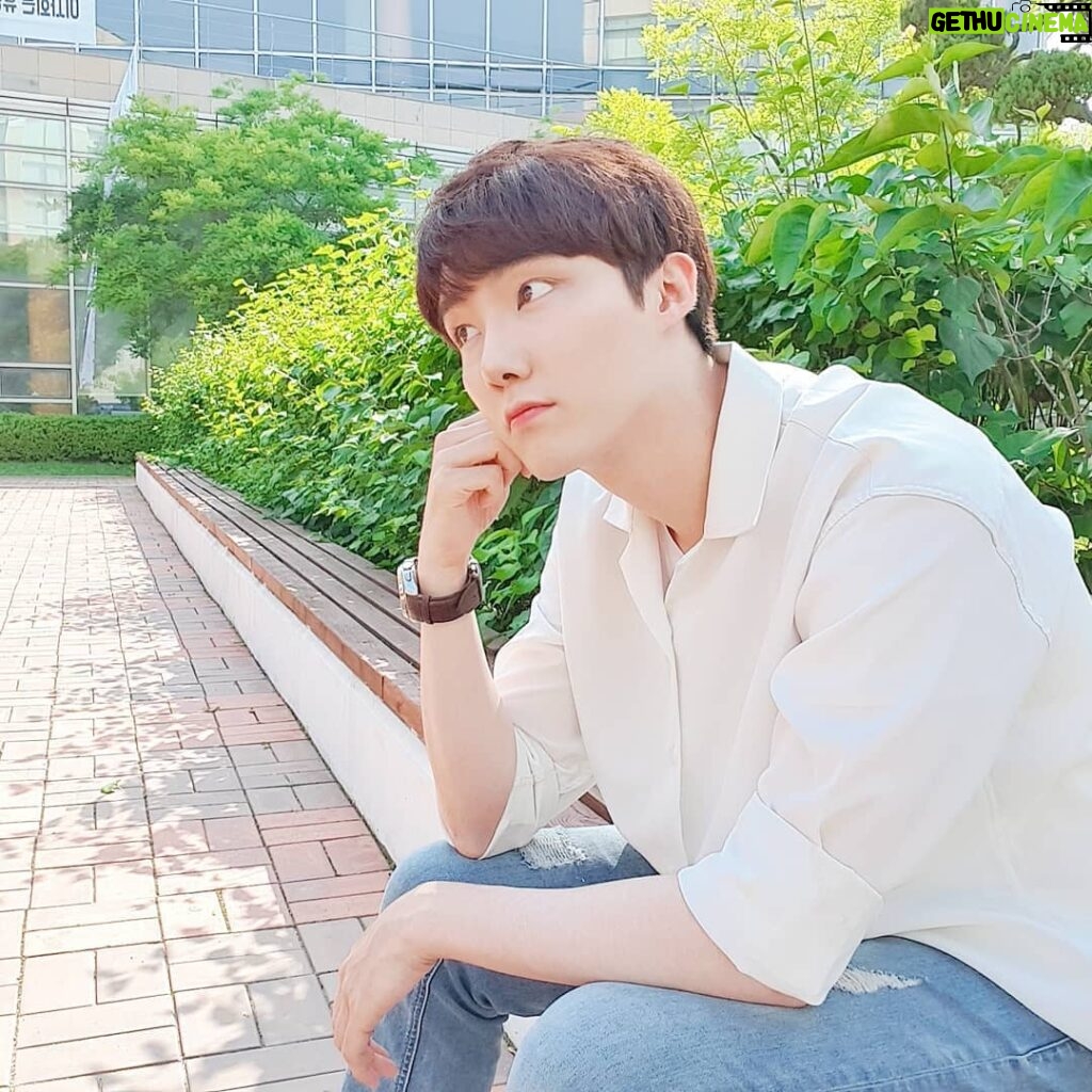 Yeon Seung-ho Instagram - People need support and backbone, and loyalty is important. Those who hurt and gossip about others will get as much back and have no further progress. That's the way of the world. I will live a life of more reward for those who believe in that reason and love me.💚 Thank you always for supporting me and I love you.💙