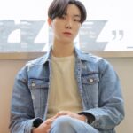 Yeon Seung-ho Instagram – #협찬
–
다가오는 봄에는 역시 #청자켓 #청청패션
제가 사랑하는 #데님 💙
#데님 은 #필로그램 👍
photo by @givethinkyou
The cold winter will pass with time, and the warm spring will welcome you. Inthemass