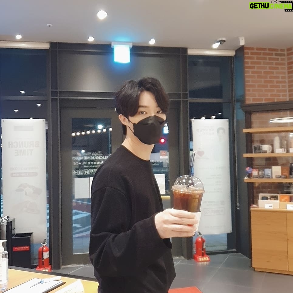 Yeon Seung-ho Instagram - Do you want to drink coffee with me?☕