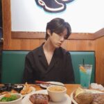 Yeon Seung-ho Instagram - Happiness is eating delicious food and having fun!🍗🥗 Eat delicious food and let's all cheer up!💙 현대 프리미엄 아울렛 송도점