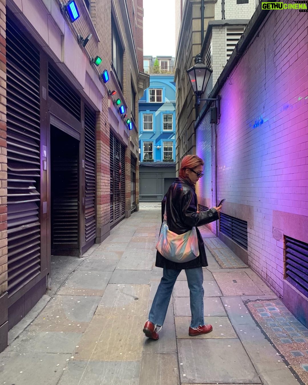 Yesung Instagram - Because it's spring, I want to leave again. London, United Kingdom
