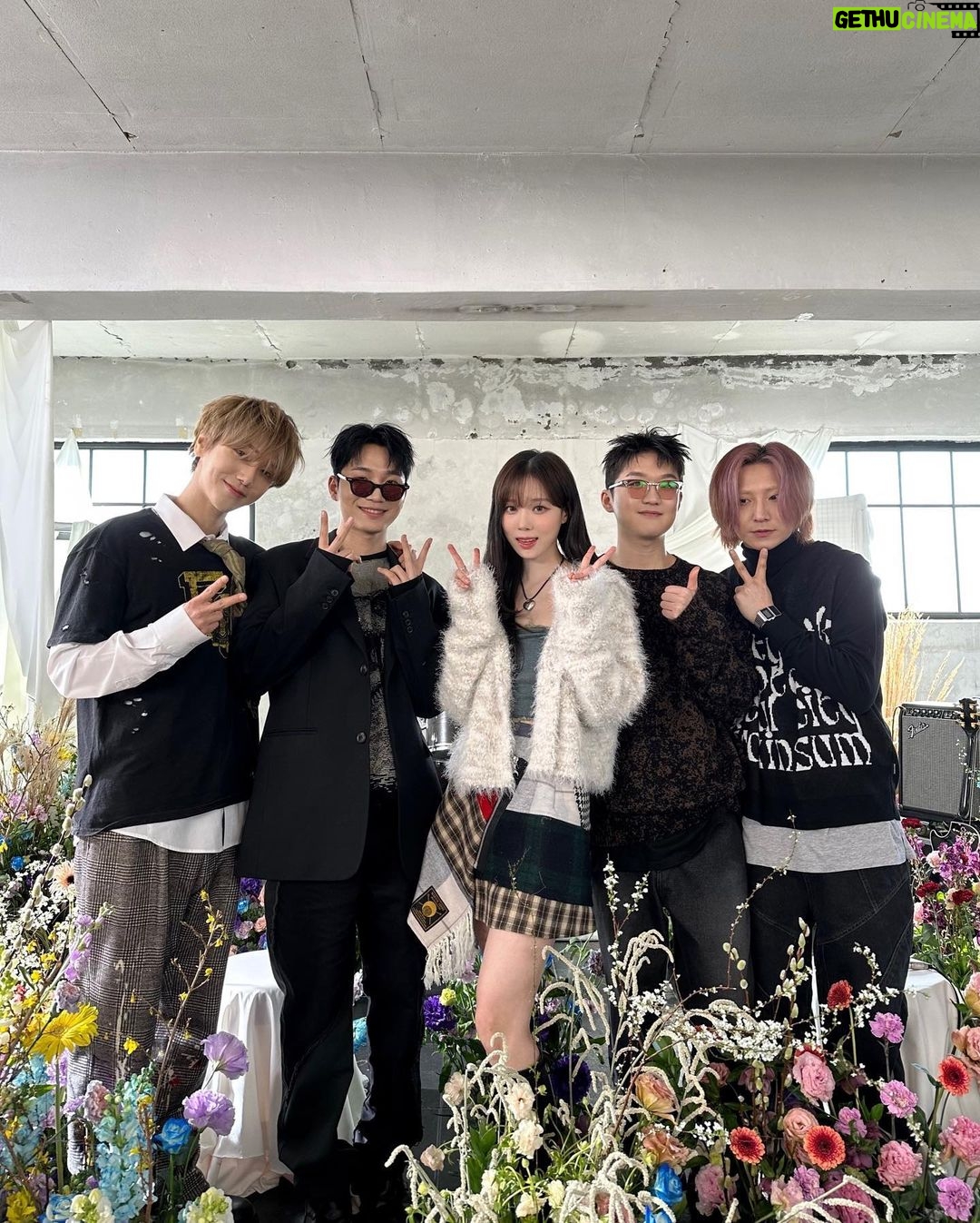 Yesung - 294.1K Likes - I'm with my cute younger siblings again this time. #Floral_Sense 🌸 (Feat. Winter of aespa , wave to earth ) D -2