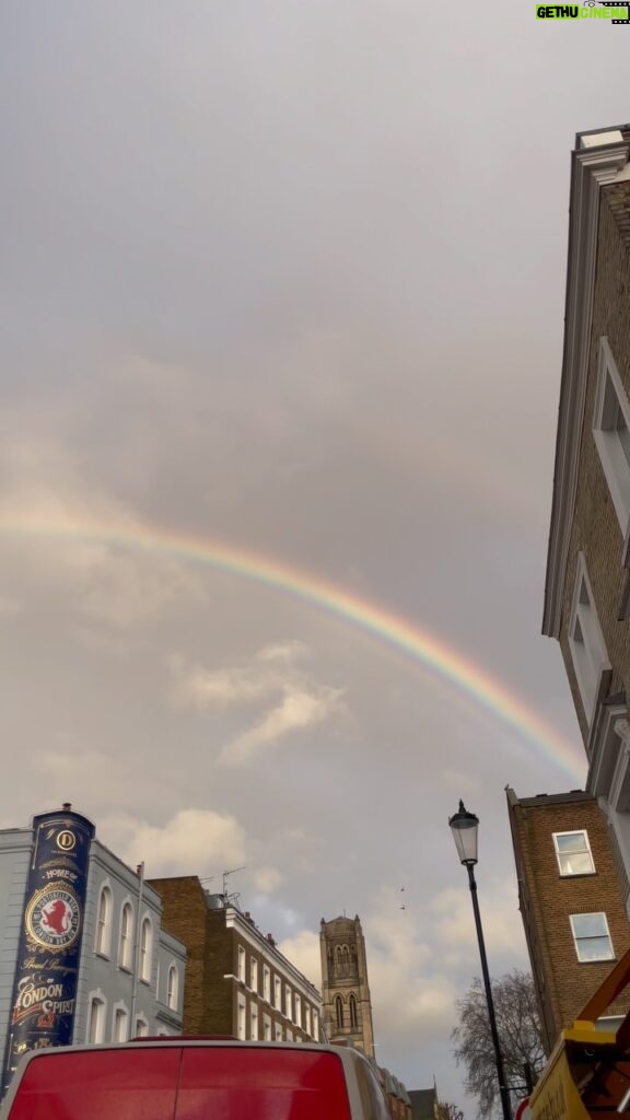 Yesung Instagram - El momento de la suerte.. Nunca pensé que vería un arcoíris como este.. 🌈 #Rainbow