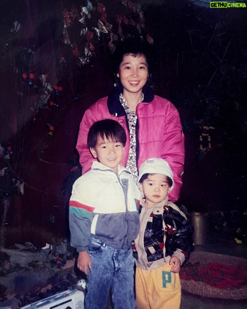 Yesung Instagram - عائلتي العزيزة وأيام طفولتي 🐝