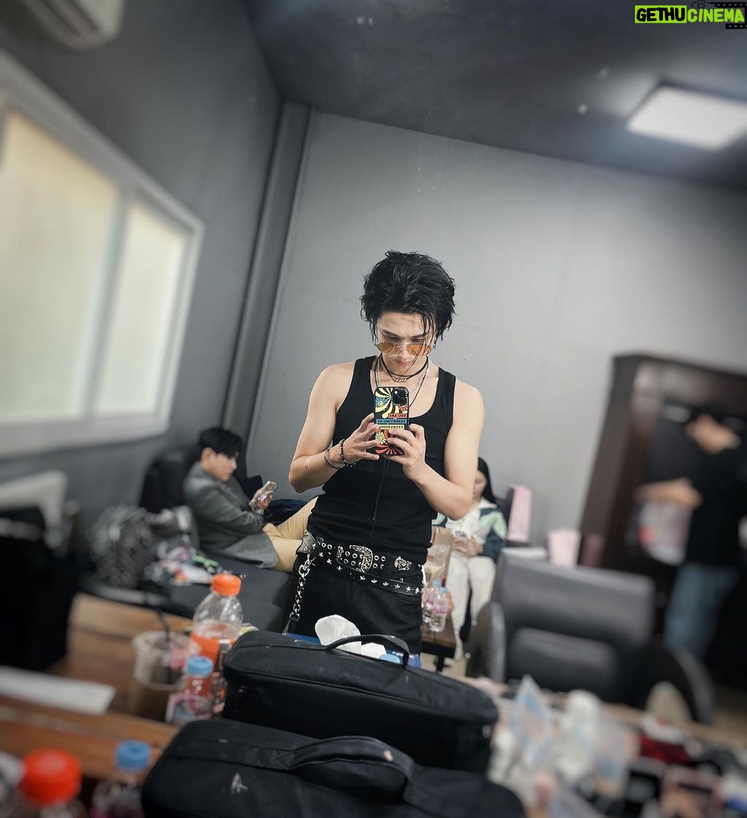 Yesung - 126.4K Likes - 'Don't Wait' š