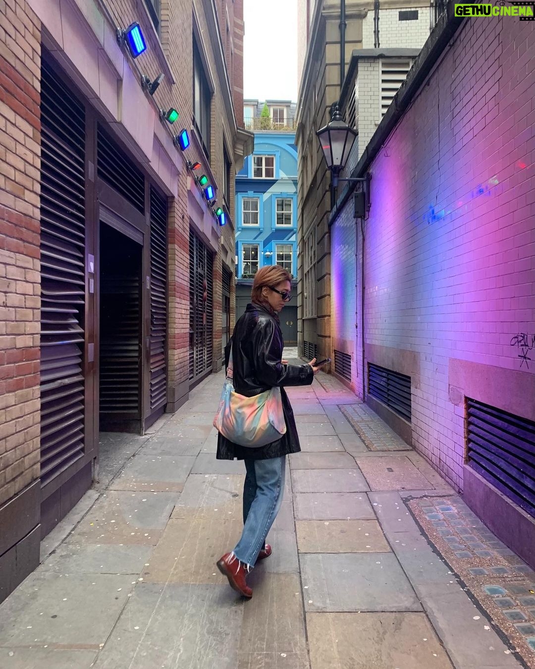 Yesung Instagram - Because it's spring, I want to leave again. London, United Kingdom