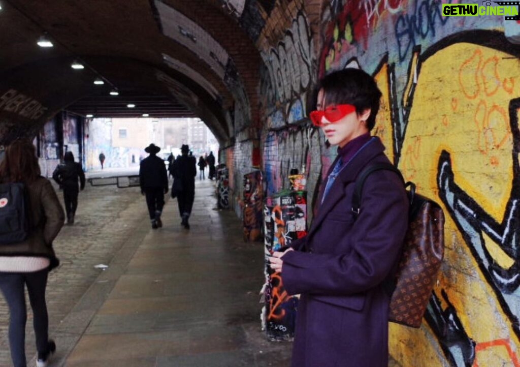 Yesung Instagram - I want to leave now ... #Shoreditch Shoreditch , London