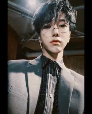 Yesung Instagram - Semuanya, malam yang indah.🌛 D -1 ..