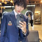 Yesung Instagram - Aku kembali ke sekolah. Apakah dia siswa SMP atau SMA? 😜