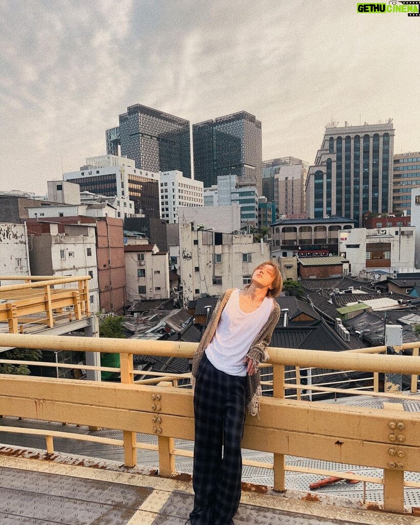 Yesung Instagram - حمام شمس 🌆