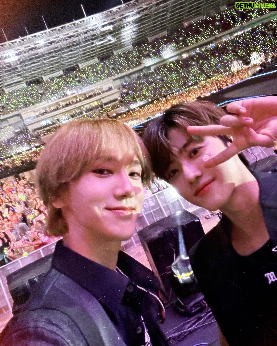 Yesung - 1.1 Million Likes - Di tengah teriknya hari dan para penggemar yang bersemangat ~~ with nct brothers 😉