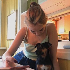 Ylva Bjørkaas Thedin Instagram - Meg, i forskjellige vinkler, men en hund