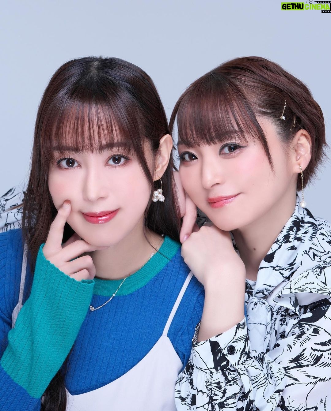 Yoko Hikasa Instagram - ❤️ 井澤詩織ちゃんと トーク番組始まりまする〜。 「机のアイスが溶けるほど」 です! しーたむ @shiori_izawa0201 と一緒にわちゃわちゃと お喋りするのめっちゃ楽しみ! 初回は11/24金曜日20時から 生放送やで〜〜!! ゲストに澤田姫さんをお迎えします! ビジュ撮影も超楽しかったなあ〜 衣装の色合いもちょっと アシンメになるようにしたんだあ。 皆さん是非見ておくれよ! #井澤詩織 #日笠陽子 #机のアイスが溶けるほど #澤田姫 さん #トークバラエティ #食べ物の話ばかりしないよう気をつけないと