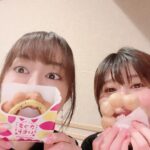 Yoko Hikasa Instagram - 😈 Lv1魔王とワンルーム勇者 ご視聴ありがとうございました！ ラジオの方も無事配信最終回を 迎えて、最後は生放送まで...！ 魔王様役の大空直美ちゃんと タッグを組んでラジオできたのは 私にとっても新鮮で勉強に なることばかり。 後輩世代はほんとに皆真面目で 良い子ばかりで😭✨ 私もちゃんと仕事しよって思った笑 大空ちゃんは魔王様のような役どころが 多いのですが、本人は優しくて繊細。 ガラス玉のようにキラキラして いつでもリスナーさんの事を 1番に考えていました。 ボケツッコミがくるくる入れ替わり 毎回楽しくて楽しくて 1クールだけで終わってしまうのが 寂しかったなあ。 2期があるのを信じて待つ！ むちらじ2も待つ！！ 魔王様！ついていきます！ #lv1魔王とワンルーム勇者 #むちらじ #大空直美 #魔王 #日笠陽子 #秘書