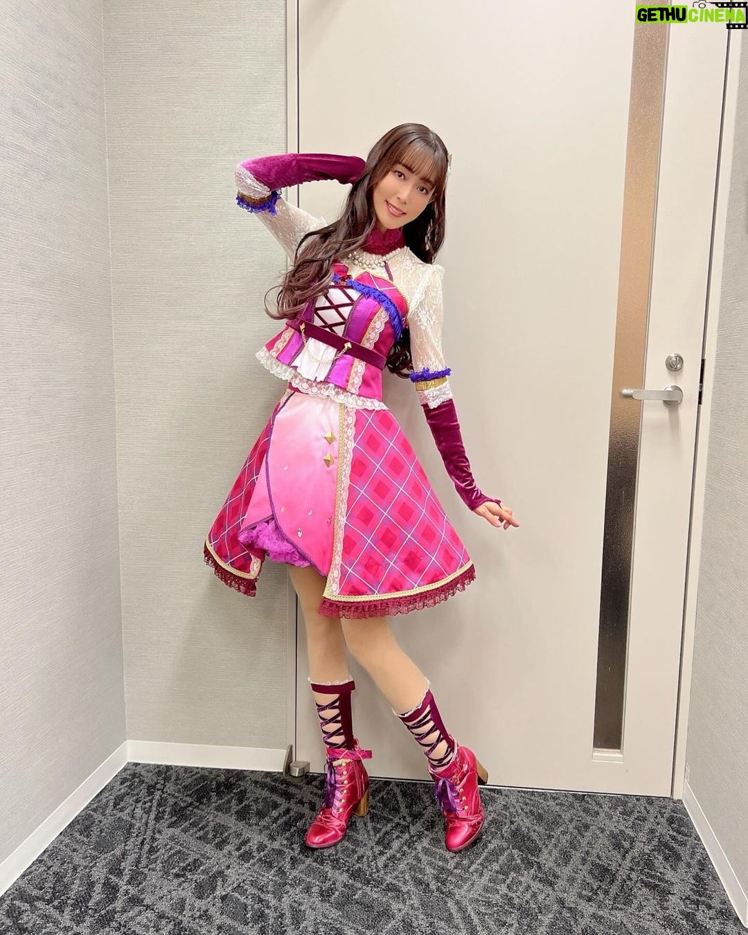 Yoko Hikasa - 7.9K Likes - 🔥
アイカツフレンズ5周年イベント
来てくださった皆さん
ありがとうでした!
生アフレコ、トークコーナー、そしてライブと
大ボリュームな内容でした!!!
大西アリシアは出られなかったけれど
心にはずっと傍にいてくれて、
彼女を想いながら
Be Starを初披露させてもらえたし、
なんだか今日は大西の話ばかり
していた気がするよ!!
またいつか。
アリシアのソロと
2人のステージを皆に見てもらえるよう
私とひびきは絆を繋ぎながら待っているよ。
みんなも待ってて。
そしてそして
松永ちゃん、木戸ちゃん、
かれんちゃん、ゆいちゃん、
桑ちゃん、すや。
彼女達はフレンズをずっとずっと
フロントで守り続けてくれていて
歌もダンスもお芝居も一生懸命な
努力家さんたち。
本当に頼もしくて。素敵でした。
あやかとあずころも!
りんちゃんも!
オーニシも!
また全員でアイカツフレンズを
歌いたいなあって思うんだ〜。
また、アイカツしようね!!
#アイカツ
#アイカツフレンズ
#5周年
#木戸衣吹
#松永あかね
#美山加恋
#二ノ宮ゆい
#桑原由気
#陶山恵実里
#逢来りん
#大橋彩香 @ayaka_ohashi
#田所あずさ @azusa_tadokoro
#大西沙織 @onishi_saori86
#日笠陽子
#今日は久々におろしヘアのひびきでした
#皆との写真はまた後日