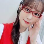 Yoko Hikasa Instagram - 🌟 アニサマ最終日、 RO-KYU-BU!再結成でした！ サプライズ＆トップバッターという 緊張も勿論あったけれど それ以上に大好きで大切な かな、ゆか、りな、ゆい、 尽力してくれたスタッフ、 駆けつけてくれたスタッフ、 そして、応援してくれる皆に 笑顔になってもらいたい、 喜んでもらいたい、 そんな気持ちが溢れて 精一杯歌い踊れました！ 夢を叶えてくれてありがとう。 奇跡を一緒に起こしてくれてありがとう。 三つ編み＆眼鏡もしました笑 あああ....😇 令和風にめちゃ可愛くアレンジ してくれたメイクさんにも ビブスアレンジ衣装を作ってくれた スタイリストの皆さんにも感謝です🥲 話題に出して下さったローランドさん、 そして 素敵な場を用意してくれたアニサマさん 本当にありがとうございました！ 全ての奇跡みたいな 偶然が重ならなければ こんなに素敵なステージには ならなかったし、 こんなに胸がいっぱいにも ならなかったと思うの。 楽しくて楽しくて ステージからはけたくなかった。 まだ皆と一緒にいたかった！ 今はほんの少しだけ寂しいけど 皆が楽しかったって そう思ってくれたら 私はこれから先もずっと幸せ！ RO-KYU-BU!さいこーー！！！ ラブ！！！！！！！ #アニサマ #サプライズ #ロウきゅーぶ #RO-KYU-BU #花澤香菜 #井口裕香 #日高里菜 #小倉唯 #日笠陽子 #眼鏡 #みつあみ #膝 #曲がってただろお さいたまスーパーアリーナ