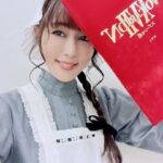 Yoko Hikasa Instagram - 🥄 本日ボイサリオン 朗読劇スプーンの盾 昼夜2公演出演させて頂きました。 スプーンの盾再演ということで メンバーが毎日変わり、 12/7からロングラン公演中です！ 今日は カレーム:福山さん ナポレオン:立木さん/中井さん タレーラン:諏訪部さん と一緒に物語を紡ぎました。 以前演じた役、物語を、 時を経てもう一度演じる。 人が変われば自分の演じ方も変わると 言われていますが、 再演というものが初めてだったので 本当に自分に変化が起こるのか、 少しドキドキしていました。 変わったなあって思うものも 変わってないなあって思うものも 両方あったんじゃないかなあ。 無理に変えようとするんじゃなくて すごくすごく小さな違い、 でもそれはとても大きな違いであって まるごと楽しみながら 無事初日を終えることができました。 私は次は29日です！ メンバーもガラリと入れ替わるので ますます楽しみですね！ 是非観に来てください。 #voicarion #スプーンの盾 #藤沢文翁 さん #福山潤 さん #立木文彦 さん #中井和哉 さん #諏訪部順一 さん #日笠陽子 #ランチ #ディナー #ごちそうさまでした 日比谷シアタークリエ