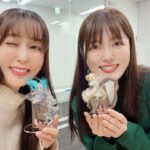 Yoko Hikasa Instagram - 🍅 攻略うぉんてっど！〜異世界救います⁉︎〜 スペース配信聞いてくれたみんな ありがとうございました！！ エンヤァ役のかくましと一緒に 1話視聴振り返り&お喋り！ クイズコーナーもあって めちゃ楽しかったー！！ クイズは無事3問正解したので 高級ブドウいただきました！ KADOKAWAの宣伝さんが 毎回素敵なおやつや こうやって賞品用意してくださったり 本当にお気遣いの方で😭✨ 皆ハッピーにいつもアフレコしてました！ 今週から9話！ ここらへんから、もちろん いつも通りのギャグもありつつ 最終話に向けてジンとくるストーリーに なっていきますので、是非最後まで 見届けてくださいね！！ 2枚目の写真は発売予定の グッズたちだよ❤️ #加隈亜衣 #日笠陽子 #エンヤァ #イノー #攻略うぉんてっど #異世界救います #スペース #ブドウ #大好き #山梨県が生産一位 #キャベツ派 #トマト派 #キャベツのボロンという成分を覚えておくんだよ カドカワ 株式会社
