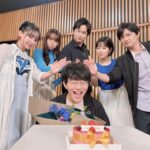 Yoko Hikasa Instagram - 🧳 はたらく魔王さま メンバー！！！！ 愛してるぞーーー！！❤️‍🔥 #はたらく魔王さま #逢坂良太 #東山奈央 #小野友樹 #下野紘 さん #伊藤かな恵 #日笠陽子 #誕生日おめでとう #ケーキうますぎた #ツッコミがいてよかった #下野さんお疲れ様でした #私も笑いすぎて #細胞が千切れる音が聞こえた #はたらく細胞 じゃん！笑