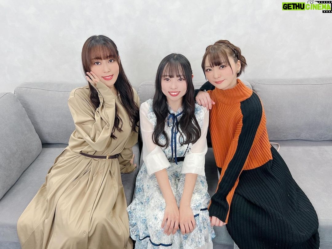 Yoko Hikasa Instagram - 🍨 井澤詩織ちゃん @shiori_izawa0201 との生配信、 机のアイスが溶けるほど 見てくださった皆さんありがとー! しーたむとの接点の見えなさが 皆さんの好奇心を刺激しましたかな? そうだね、共演はあっても イベントや配信とかで一緒に なることがほんとなかったので 新鮮な絡みだったのでは! 来年放送のアニメハイスピも 見ておくれよな〜〜!! そして今回ゲストに 澤田姫ちゃん @hime_sawada__ なんて良い子&可愛い子なんや〜😭✨ 空手やらアクロバティックの話の ギャップにももうメロメロや! しーたむがとても慕われていて 2人を見ていて幸せな気持ちに なりました!!!! 本当に楽しかった〜!! 次回は未定ですので、 是非公式Xなどでチェックしてくださいね✨ 次回も早くやりたーーい!! #井澤詩織 #澤田姫 #日笠陽子 #机のアイスが溶けるほど #新番組 #アイス #溶けてた