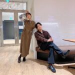 Yoko Hikasa Instagram - ⭐️ 石川界人MCの番組、 声優と夜あそびWEEKEND ゲストでお邪魔しました！ 観覧に来てくれたお客様方、 遅い時間までありがとねー☺️ 無料配信の方では 料理と食べてる映像しか 流れてなかったですよね？笑すまん 生放送で料理は押すよ！危険！と 思いましたが、番組スタッフさんが、 石川さんに手料理を食べさせたいんです！ という熱意に負けて笑、 お家で肉じゃがと ブロッコリーのポン酢和えと 味噌玉作って行きました〜。 喜んでもらえて良かったです。 番組スタッフさんもとても かいとの事愛してるんやね〜。 レンチンで作った事なかったので 私が逆に不安だったのですが、 そちらもとても美味しくできました！ お仕事の事やお芝居の事も話せたり 少し真面目な感じになっちゃったけど 真面目な部分と たのしい部分と 作り食べる所を見せつける部分と なんか良き塩梅になったのでは。 良い週末でしたーーー！！ アガる週末！だね！ 夜あそび、 もう、来ないよ！！！！笑 #石川界人 #日笠陽子 #声優と夜あそび #weekend #肉じゃが #界人が一人でかっこよく写真撮ろうとしてたから #全力で邪魔するため目の前を走る #いい写真撮れた #すごい #笑顔が悪鬼やん #私の方が悪鬼やん AbemaTV