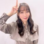 Yoko Hikasa Instagram - しゃどばすチャンネルSP 生放送ゲストでした〜！ 石上ちゃん優木ちゃん佐倉ちゃん 丁寧な進行ありがとう！ 海老原さん、友田さん、木村さん スタッフ御三方のお話も聞けて 楽しかった〜✨ アマリリス、そしてアン、 是非ゲットしておくれ！ そして二役とも ウィッチということで 今日の衣装は ちょっとウィッチぽさ、がテーマ。 背中のデザインは映らなかったけど めちゃ可愛いから載せる👗 #シャドウバース #shadowverse #しゃどばすチャンネル #石上静香 ちゃん #優木かな ちゃん #佐倉薫 ちゃん #アマリリス #アン