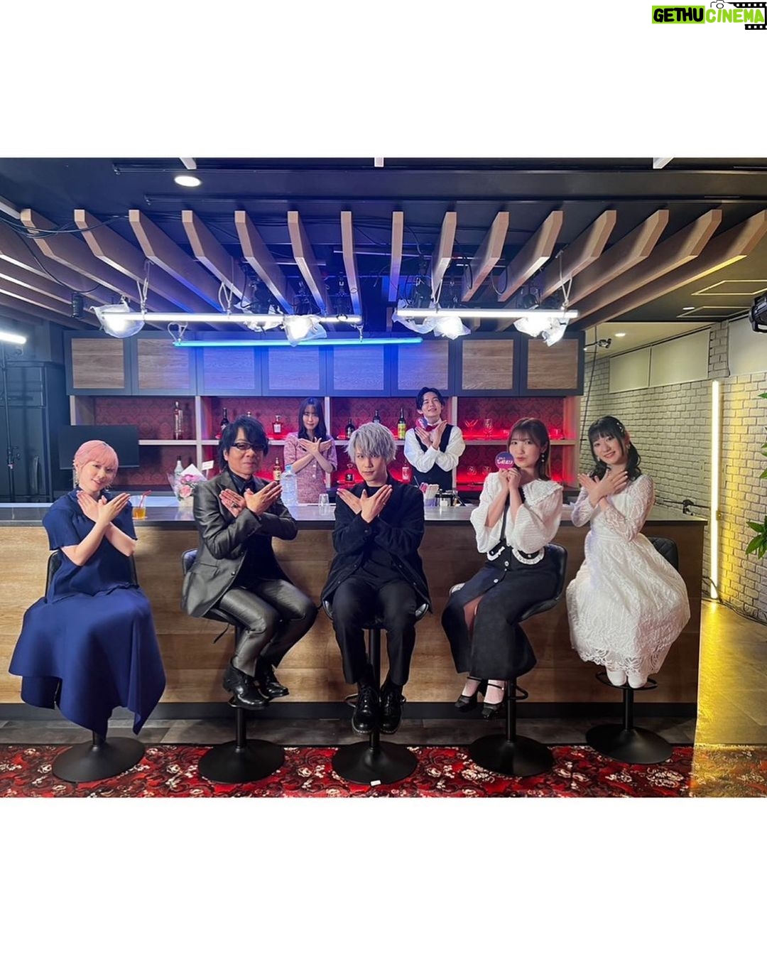 Yoko Hikasa Instagram - ☀️ 超声優祭2023 スナックひだまり、 無事閉店しました〜! いや〜 すごい押したな笑笑笑 みんなすまん!笑 ボーイの#川島零士 くんは ものすごいオモロイ逸材を 発掘してしまった気持ちです← めちゃくちゃ楽しかったね〜 お喋りして、 カラオケして、 初めましてのメンバーも いろんな事を知れて、 ああ人との出会いって 本当に良いものだなあと。 キセキのようなものだなあ。 貸切営業では、 なつかしの太陽と月を 川島君とデュエットしました〜 人前で初めて歌ったー ゲストお客様の皆さん、 見てくれた皆さん、 そしてお花とお手紙を 送ってくれた#南條愛乃 ちゃん! 本当にありがとうございました! #超声優祭2023 #スナックひだまり #川島零士 くん #内田彩 ちゃん #岡咲美保 ちゃん #小笠原仁 くん #速水奨 さん #降幡愛 ちゃん #日笠陽子 #ママ #帰り際に #キャバ嬢に間違えられた #爆笑した