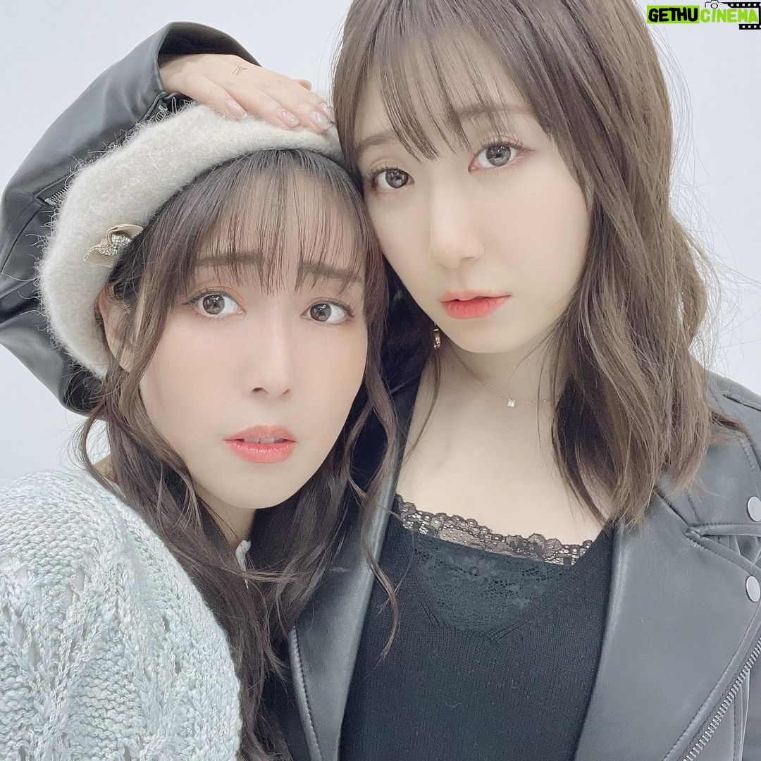 Yoko Hikasa - 7.5K Likes - 🌞
お日様ぐみ
最新回見てくれた!?
https://twitter.com/ohisama_gumi/status/1641331517984239617
里菜Pは私を森ガールに、
日笠Pは里菜をロックに
お互いをプロデュース✨
打ち合わせてないけど
なんかハチナナみたいになった!
コスプレみたいで
超楽しかったよ〜❣️
写真撮るたびに
表情つくりだす
女優魂、見て?笑
#お日様ぐみ
#日笠陽子
#日高里菜
#プロデュース
#nana
#ハチ
#服交換