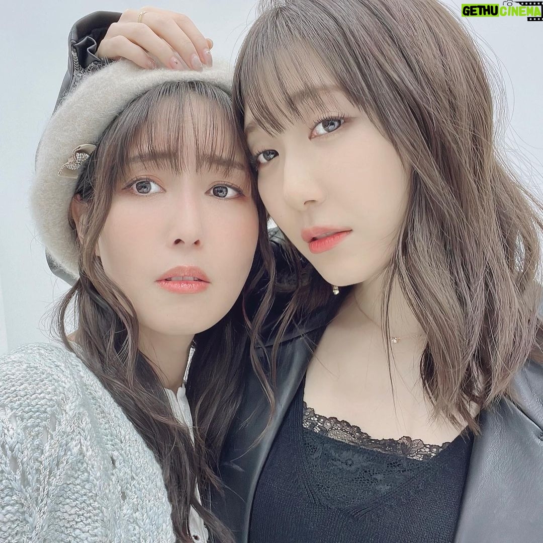 Yoko Hikasa - 7.5K Likes - 🌞
お日様ぐみ
最新回見てくれた!?
https://twitter.com/ohisama_gumi/status/1641331517984239617
里菜Pは私を森ガールに、
日笠Pは里菜をロックに
お互いをプロデュース✨
打ち合わせてないけど
なんかハチナナみたいになった!
コスプレみたいで
超楽しかったよ〜❣️
写真撮るたびに
表情つくりだす
女優魂、見て?笑
#お日様ぐみ
#日笠陽子
#日高里菜
#プロデュース
#nana
#ハチ
#服交換