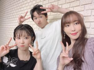 Yoko Hikasa Instagram - ⚔️
TVアニメ
はたらく魔王さま2ndseason
そしてラジオも
無事放送終了しました！
ありがとうございました！

ラジオ最終回ではりょーたも来て
3人で相変わらずわちゃわちゃ🙌
プチ打ち上げ話もしてますっ。
本当に嬉しくて楽しい3ヶ月でした。
奈央と二人で
まったりゆっくりじっくりな
おしゃべりが楽しくて
私利私欲のために作品を超えて
レギュラー化しようとしたり笑、
今回はアーティストさんにも
お越し頂きお話聞けたりして
密度の濃いラジオになりました😊

いつかまた、みんなに
会えたらいいな。
そんな想いを込めて、
思い出写真載せておきまーす

#はたらく魔王さま
#はたらく勇者さま
#逢坂良太
#東山奈央
#小野友樹
#下野紘
#伊藤かな恵
#日笠陽子