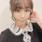 Yoko Hikasa Instagram - スパイ教室 MISSION愛娘編先行上映会に シークレットゲスト出演 させていただきました！ 天とみっくと川口監督と 色々なお話、 さらにオリヴィアの話も出来て 嬉しかったよ〜😊 スパイ教室愛娘編は グレーテの愛のお話です。 今後の放送お見逃しなく！ メイク:なっちゃん スタイリング:南ちゃん　@m1nam1_515 メイド長なのでメイドさんぽい お洋服にしてもらいました✨ ピアスもかわゆし❣️ 髪型も最初軽くまとめてたんだけど オリヴィアに合わせて お団子にしてもらいました✨ #スパイ教室 #雨宮天 ちゃん #伊藤美来 ちゃん #川口敬一郎 監督 #愛娘 #メイド長 #そういえば同建物内で田中貴子に会ったけど #あやつは何でいたんや！？笑 #TT #会えて嬉しかった #元気そうだったよ 小金井 宮地楽器ホール - 小金井市民交流センター