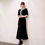 Yoko Hikasa Instagram - スパイ教室 MISSION愛娘編先行上映会に シークレットゲスト出演 させていただきました！ 天とみっくと川口監督と 色々なお話、 さらにオリヴィアの話も出来て 嬉しかったよ〜😊 スパイ教室愛娘編は グレーテの愛のお話です。 今後の放送お見逃しなく！ メイク:なっちゃん スタイリング:南ちゃん　@m1nam1_515 メイド長なのでメイドさんぽい お洋服にしてもらいました✨ ピアスもかわゆし❣️ 髪型も最初軽くまとめてたんだけど オリヴィアに合わせて お団子にしてもらいました✨ #スパイ教室 #雨宮天 ちゃん #伊藤美来 ちゃん #川口敬一郎 監督 #愛娘 #メイド長 #そういえば同建物内で田中貴子に会ったけど #あやつは何でいたんや！？笑 #TT #会えて嬉しかった #元気そうだったよ 小金井 宮地楽器ホール - 小金井市民交流センター