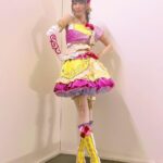 Yoko Hikasa Instagram - ❤️ アイカツミュージックフェスタ。 新たなるステージへ は、フレンズのラストライブの際 現地参加する事が出来ず、 MVにして流しませんか？と スタッフさんが提案して下さり 衣装もその時作ってもらったの。 パステルカラーで とても明るいイメージだよね。 今回は初めて 2人でステージに立てて この曲を披露できて。 やっと...！という思いと 今まで待っていてくれて ありがとうの気持ちです。 階段を登り 一歩一歩アリシアへ辿り着き、 アリシアと手を取り踊ることは ひびきにとっても 待ち侘びた瞬間だったので 私も胸が熱くなったし、 アリシアには共に歌うことの 喜びを共有したいって思ってた。 皆のおかげで実現したよ。 本当にありがとう！ ドレスやヘアメイクも とても素敵なので 細部アップ載せますね。 ネイルもひびきカラー！ ちなみに踊るひかささんの 前髪を1mmも動かないよう ガチガチに固めたのは スパイキーのブラック😎 #アイカツ #アイカツフレンズ #ひびき #アリシア #新たなるステージへ
