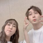 Yoko Hikasa Instagram - 音読Stage Story of Songs T1 ORANGE RANGE 出演させて頂きました！ たすくとは、親子を。 ハマケンさんとは夫妻を。 番長は半分お客さんとして聞いて笑ってました😂 中々リハで合わせる事も難しかった中で、 こうしてお芝居を通してチームワークで絆を深める。 良いよねえ。 本当は朗読で向かい合う事や 手を繋ぐ事は良しとされてないのかもだけど ルカとは 手から伝わる気持ちと、 手を放すって、 大事な事だと思ったんです。 楽しかった〜。 #音読 #朗読劇 #ORANGE RANGE #オレンジレンジ #加隈亜衣 #久保ユリカ #てらそままさき さん #中島ヨシキ #畠中祐 #浜田賢二 さん #日笠陽子 #毎回鼻水ズバズバだけはなんとかならんのかのう #おうおう日笠さんの鼻腔よ